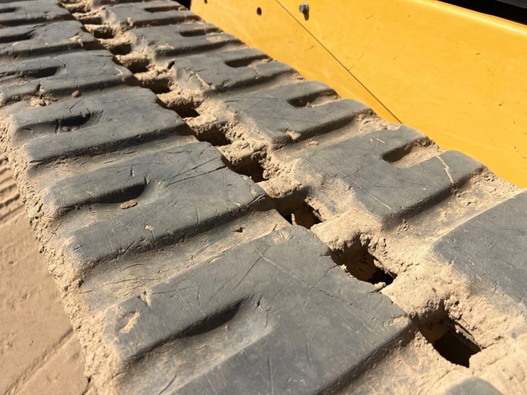 2020-caterpillar-299d3-image-25