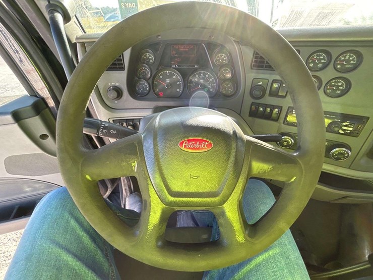 2016-peterbilt-579-image-15