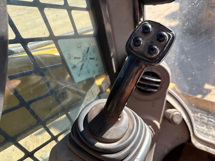 2018-caterpillar-259d-image-31