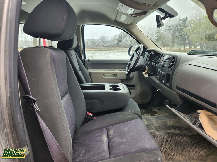 2012-chevrolet-silverado-2500hd-image-34