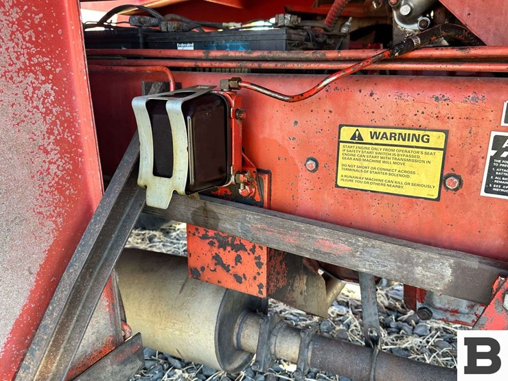 new-holland-1068-image-38