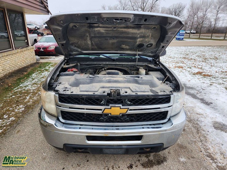 2012-chevrolet-silverado-2500hd-image-16