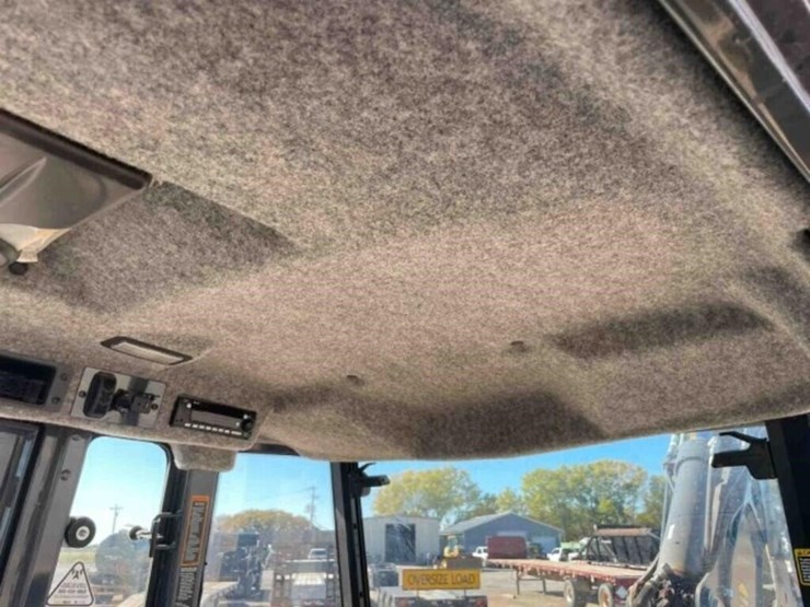 2024-john-deere-320-image-21