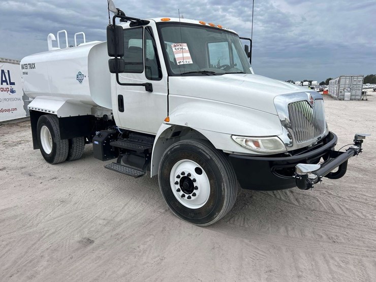 2018-international-durastar-4300-image-2