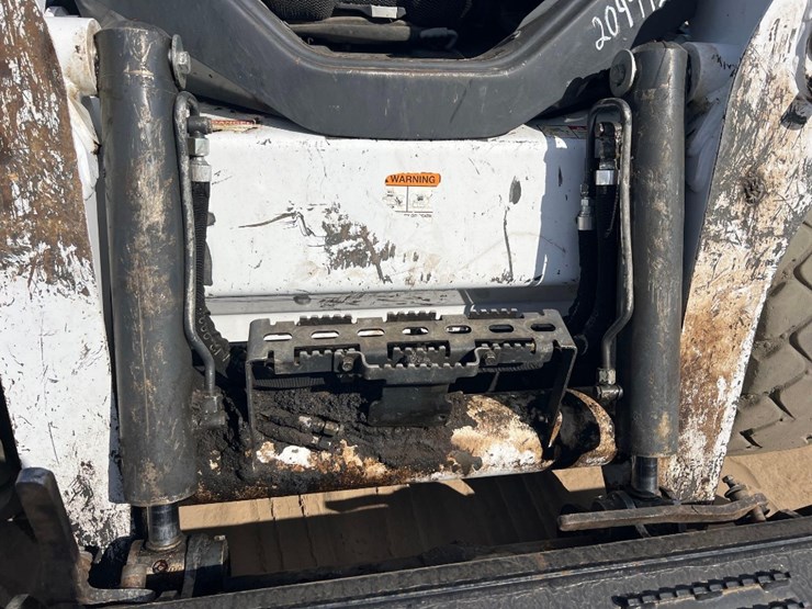 2022-bobcat-s770-image-10