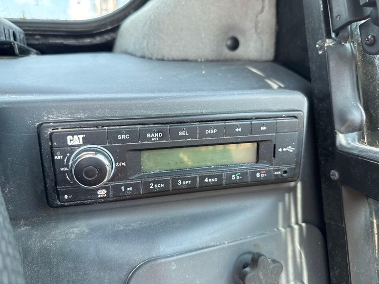 2024-caterpillar-242d3-image-31