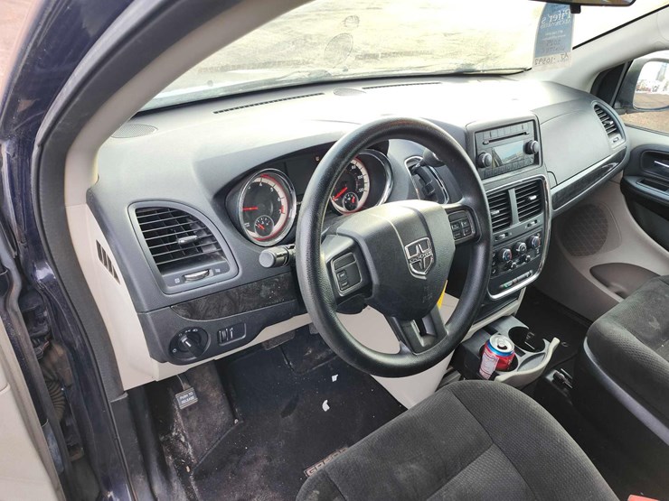 2015-dodge-grand-caravan-se-image-22