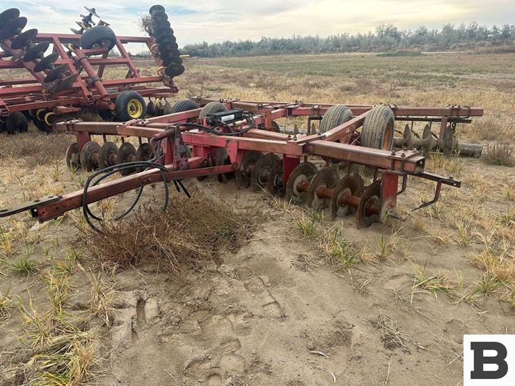 massey-ferguson-720-image-1