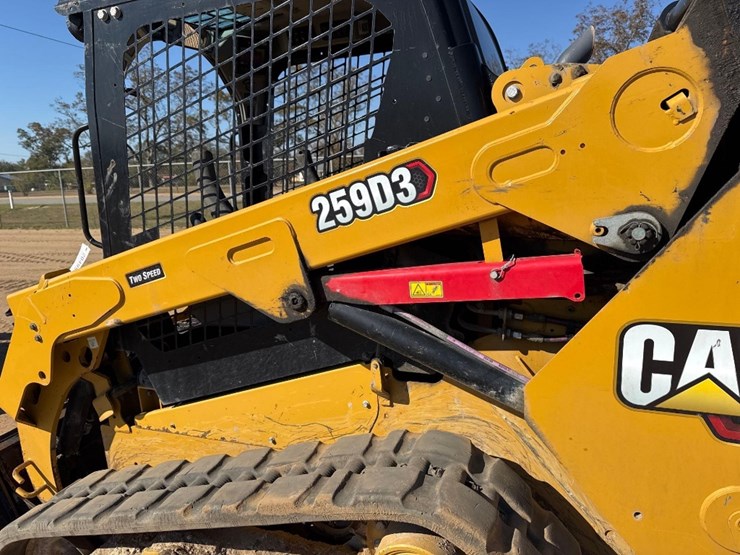 2023-caterpillar-259d3-image-12