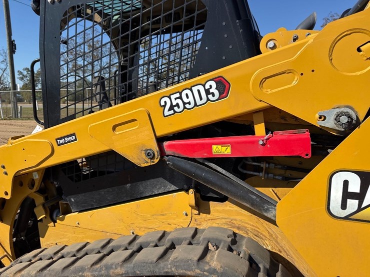 2023-caterpillar-259d3-image-19