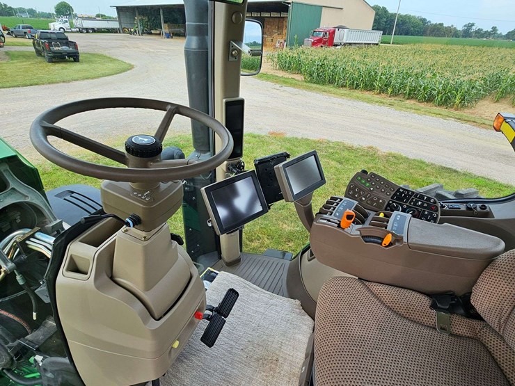 2012-john-deere-8235r-image-6