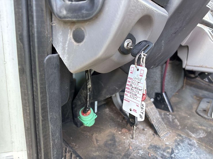 2012-freightliner-m2-106-image-67