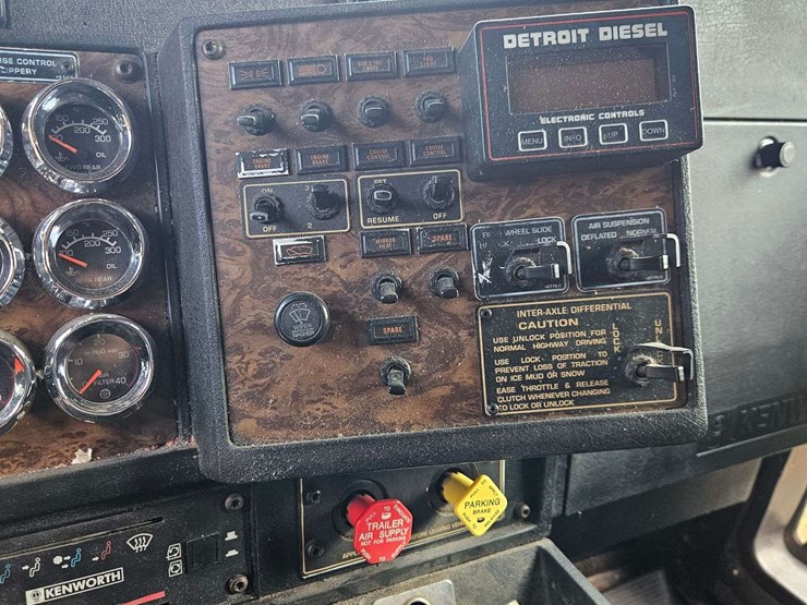 1997-kenworth-t800-image-32