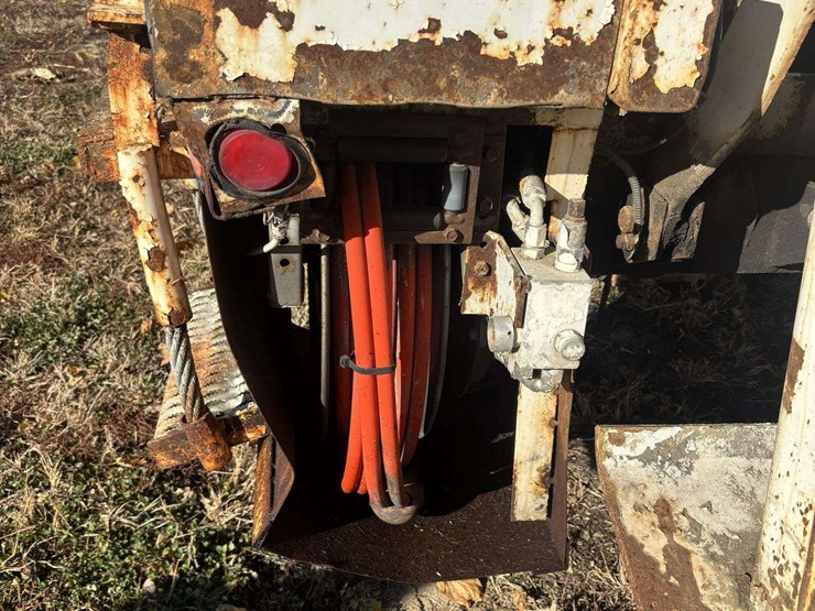 gmc-c7500-utility-truck-image-9