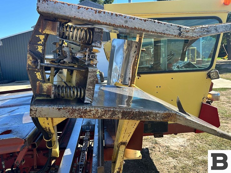 new-holland-1068-image-50