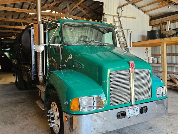 2005-kenworth-t300-image-4