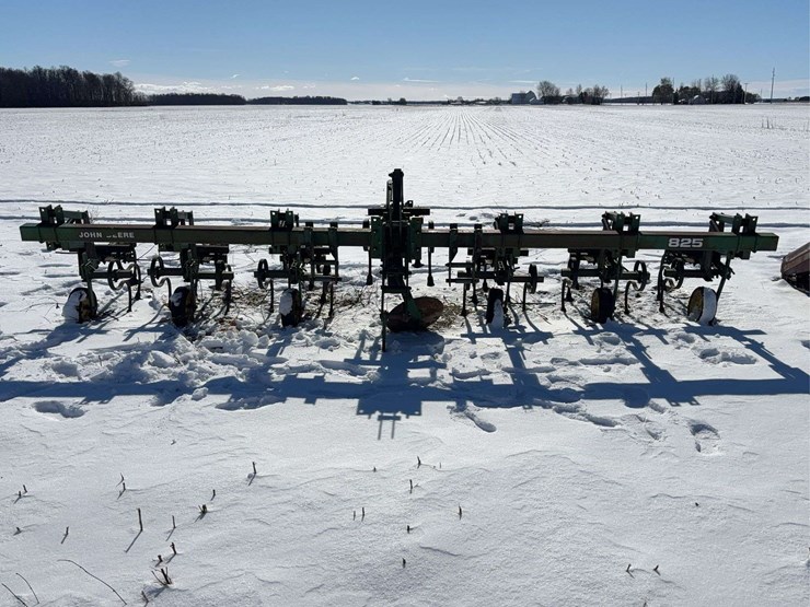 john-deere-825-image-5