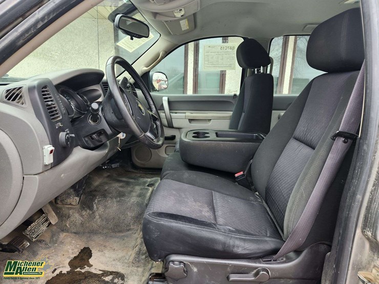 2012-chevrolet-silverado-2500hd-image-28