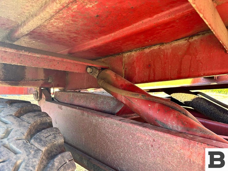 1972-new-holland-1048-image-27