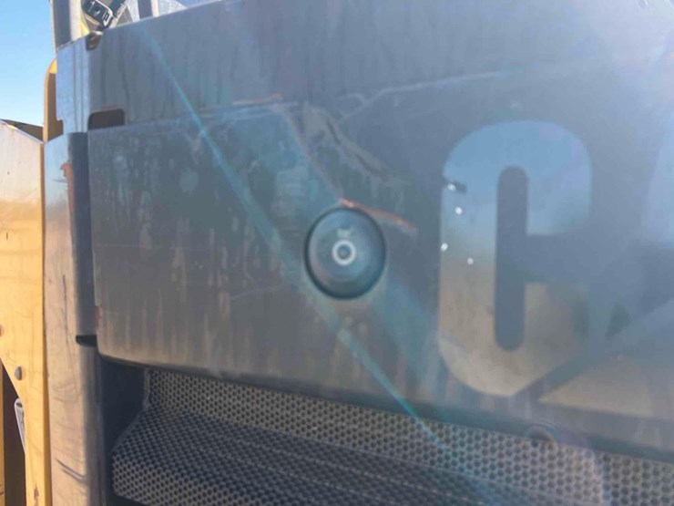 2017-caterpillar-262d-image-16