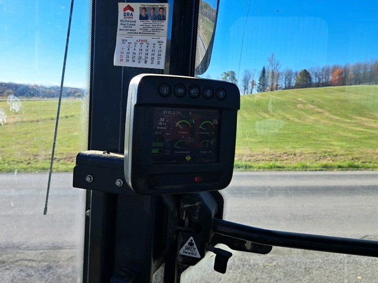 2018-deere-524k-image-17