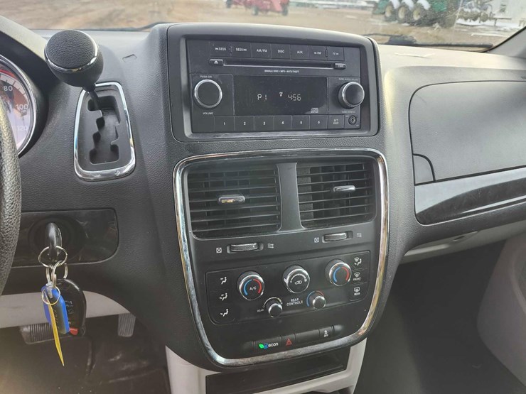 2015-dodge-grand-caravan-se-image-23