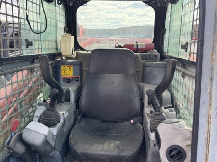 2010-kubota-svl90-image-7