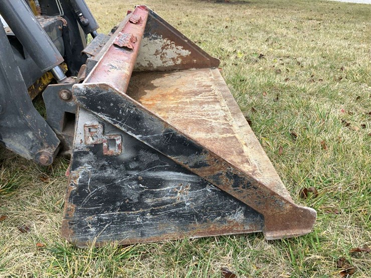 2018-new-holland-l228-image-11