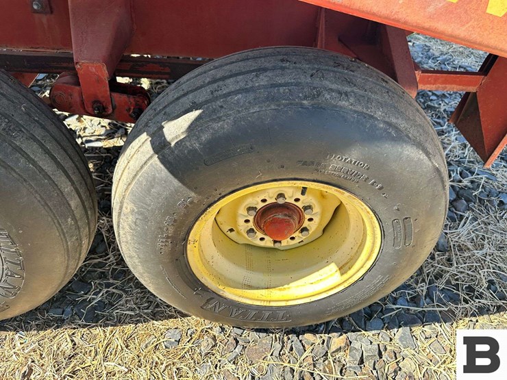 new-holland-1032-image-25