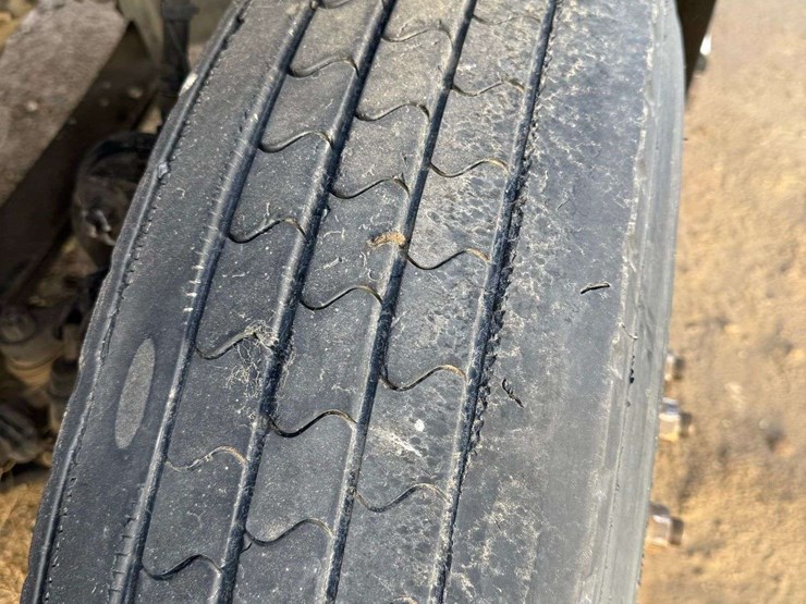 2009-volvo-tractor-truck---caution---kennewick,-wa-image-18