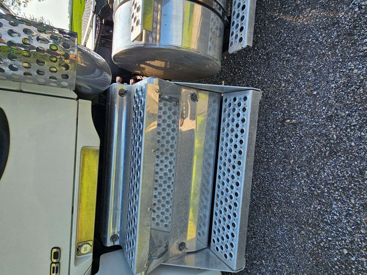 2019-kenworth-t880-image-14