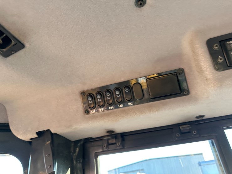 #32837-•-komatsu-39px-crawler-dozer-km10d130kka096648-image-63