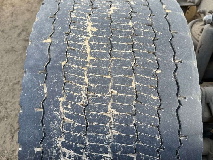 2009-volvo-tractor-truck---caution---kennewick,-wa-image-9