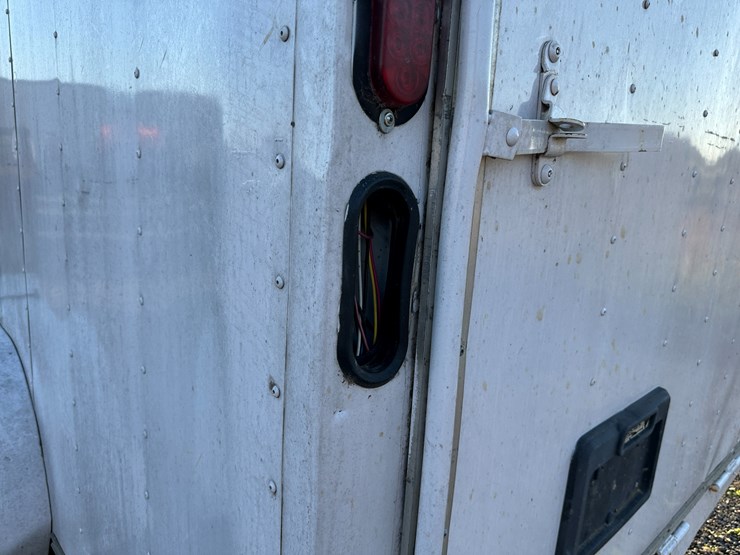 #32839-•-16'-t/a-enclosed-cargo-trailer-vin:-16hpb16244h122978-image-17