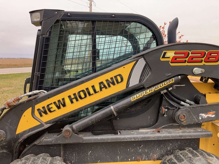 2018-new-holland-l228-image-5
