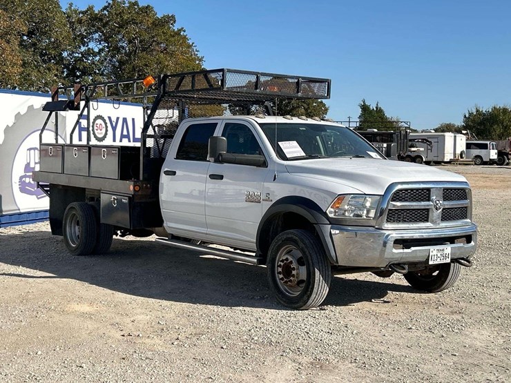 2018-dodge-ram-5500-4x4-crew-cab-flatbed-service-truck-image-2