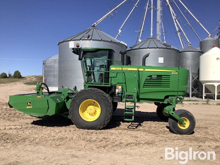 2021-john-deere-w235-image-8