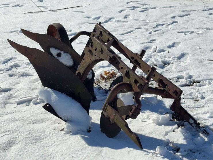 international-fast-hitch-2-bottom-plow-image-5