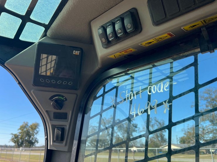 2020-caterpillar-299d3-image-30