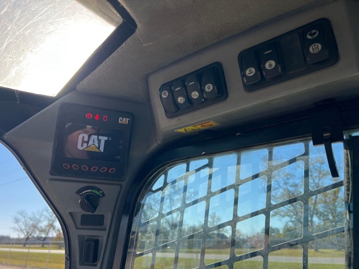 2019-caterpillar-299d2-xhp-image-29