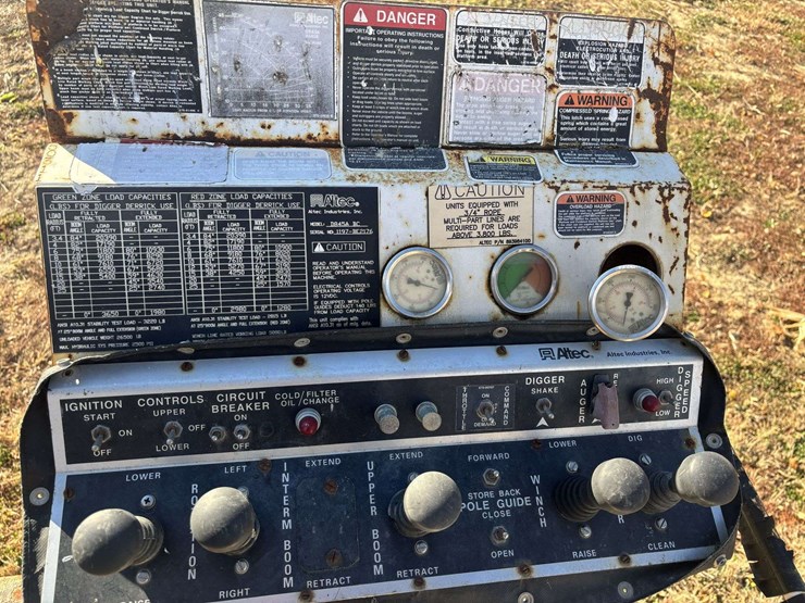 gmc-c7500-utility-truck-image-10