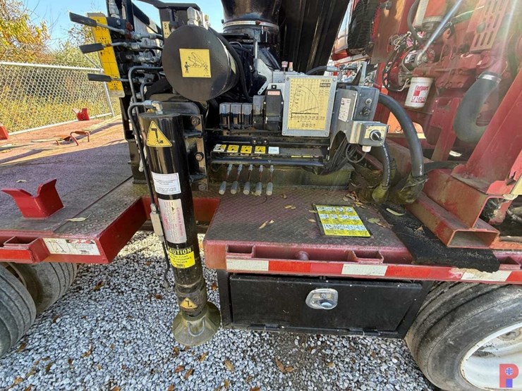 2015-john-deere-4045hf285-image-22