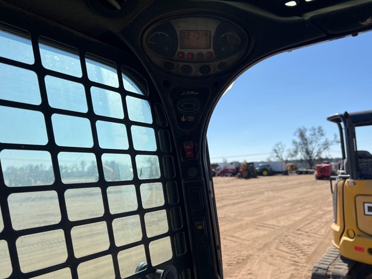 2012-bobcat-t770-image-31