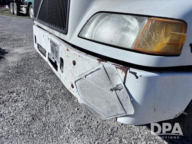 2003-volvo-10-image-20