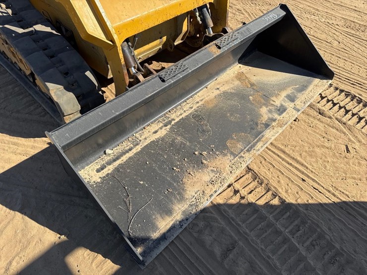 2023-caterpillar-259d3-image-26