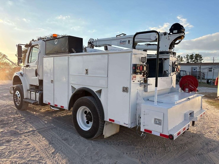 2013-freightliner-m2-106-image-4