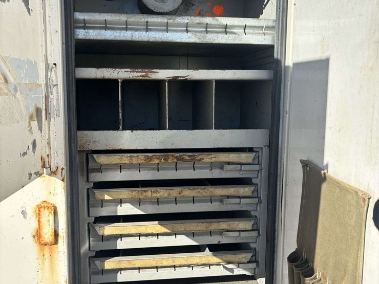 gmc-c7500-utility-truck-image-18