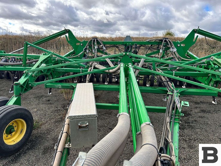 john-deere-1830-image-55