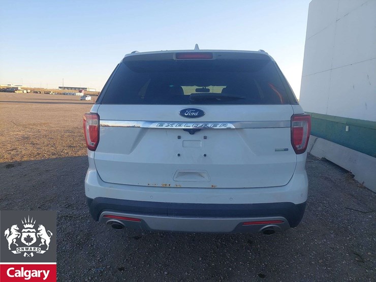 2016-ford-explorer-image-3