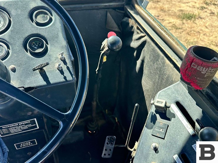 new-holland-1068-image-60